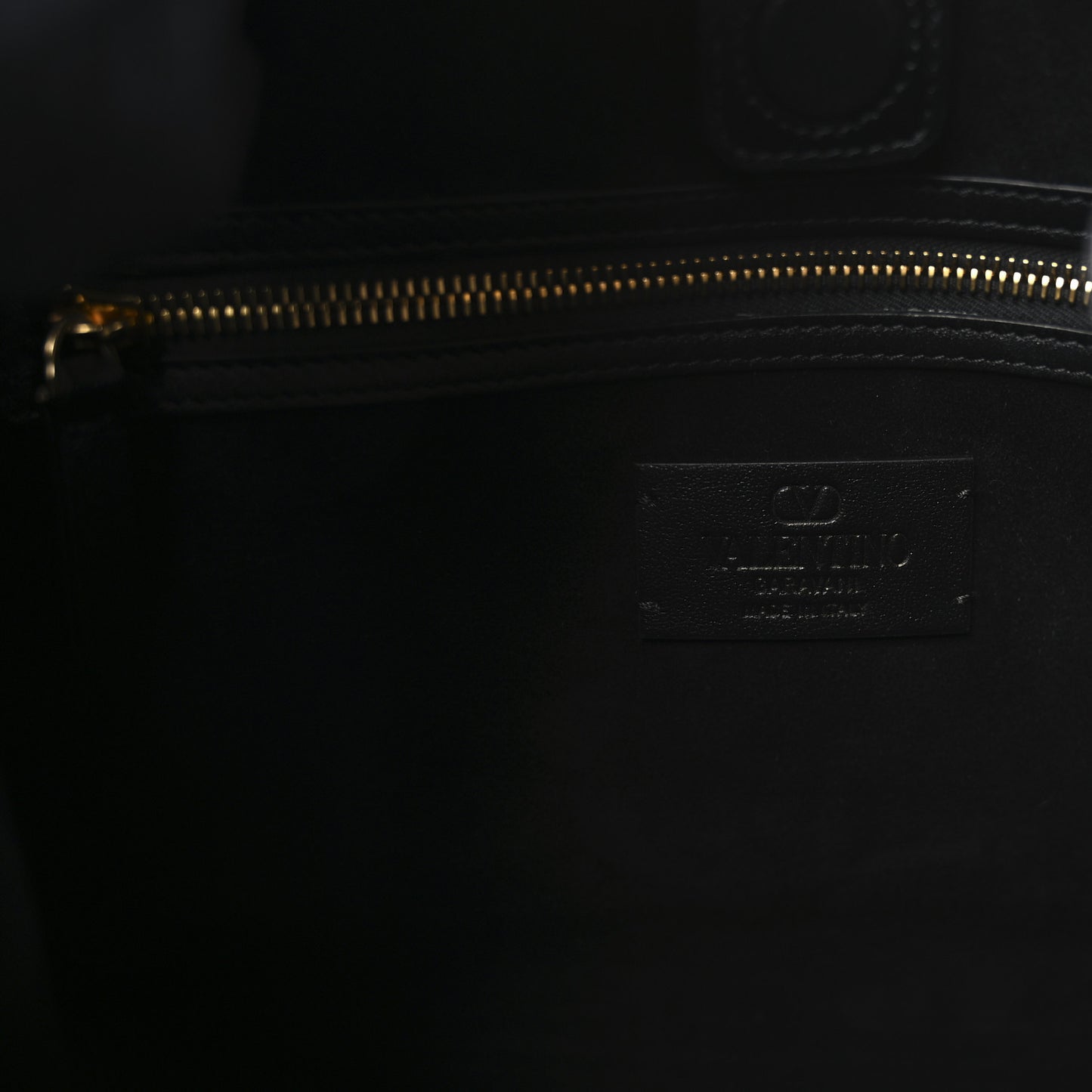 Calfskin Vlogo Medium Antibes Tote Black