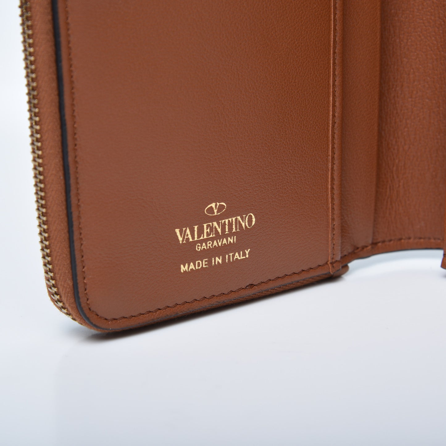Grained Calfskin Vlogo Zip Around Wallet Saddle Brown