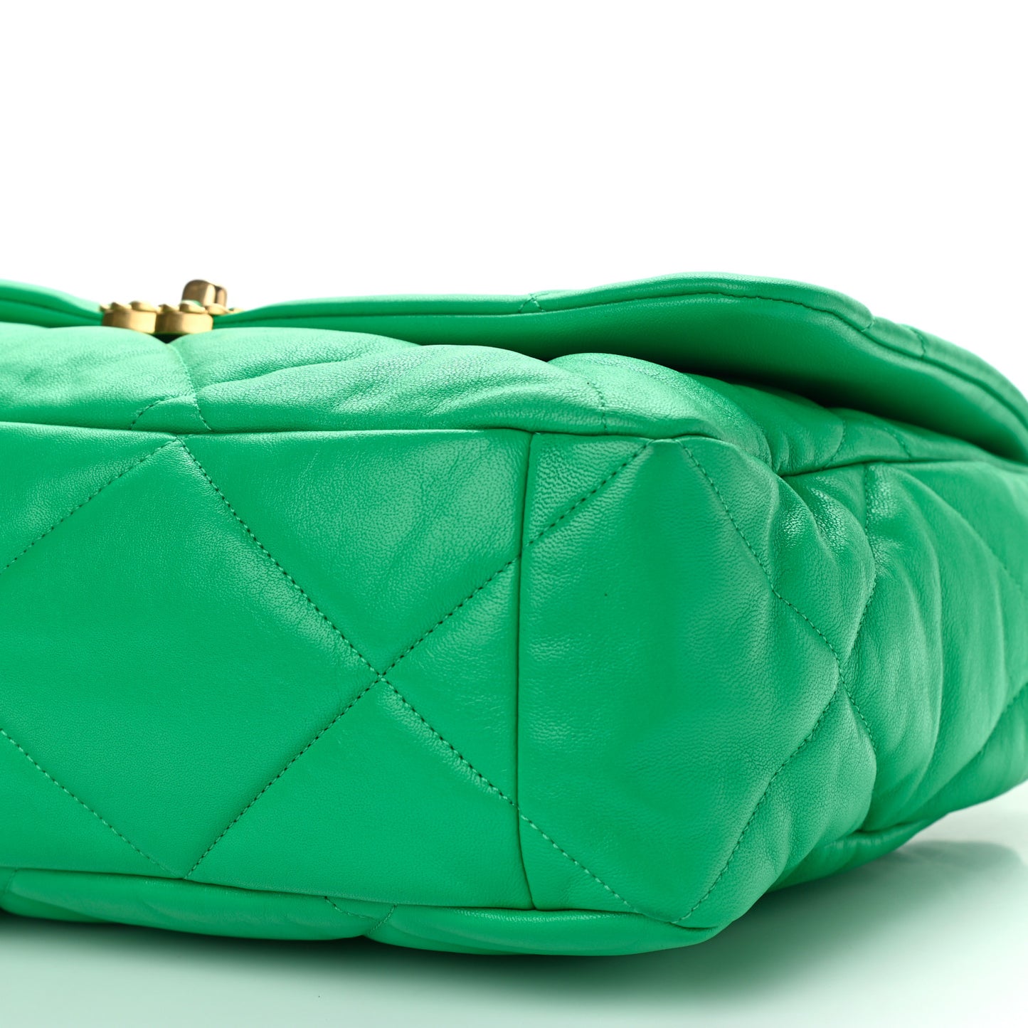 Lambskin Quilted Maxi Chanel 19 Flap Green