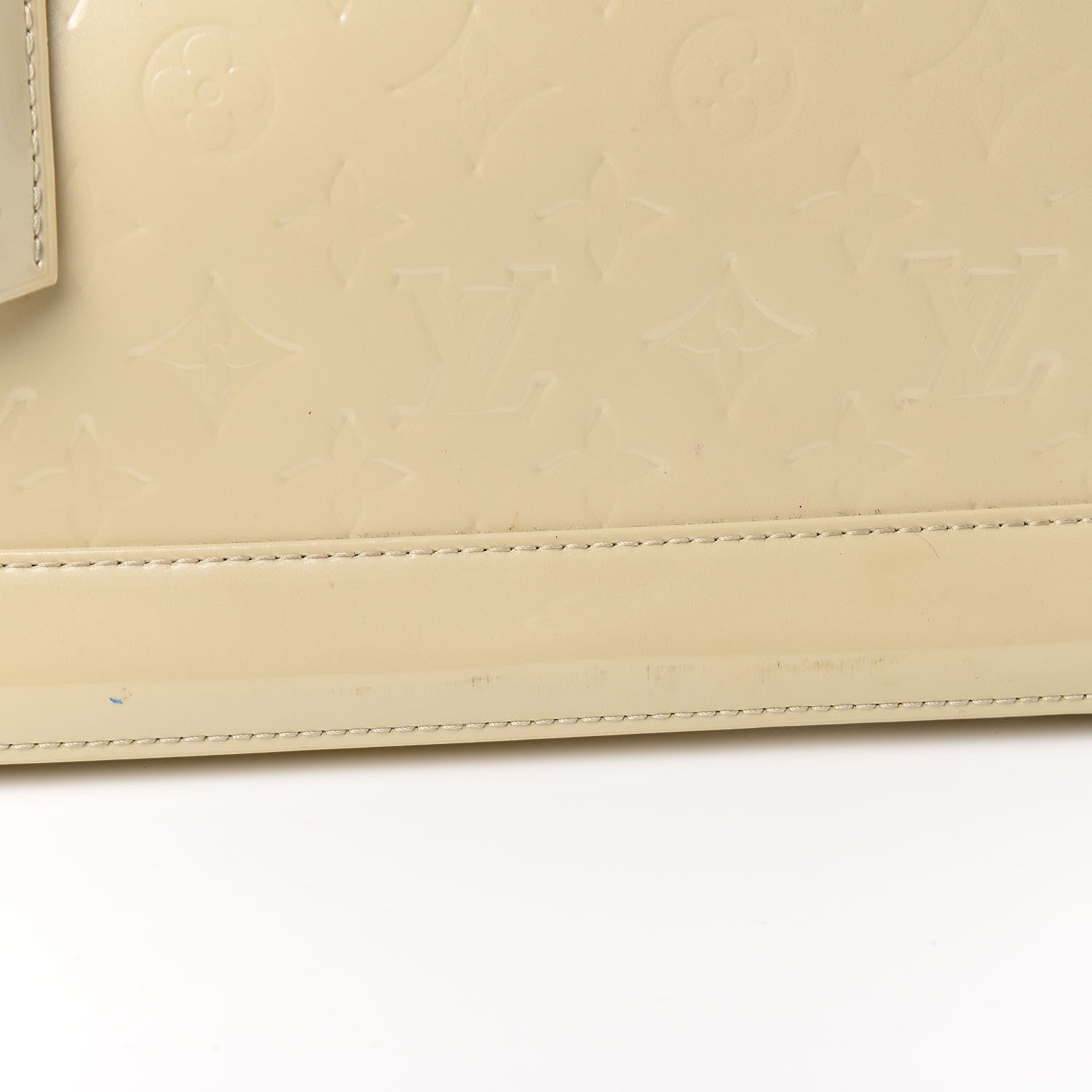 Louis Vuitton Vernis Alma GM Blanc Corail 21 of 22