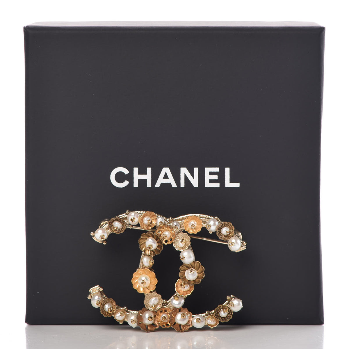 Pearl CC Brooch Gold