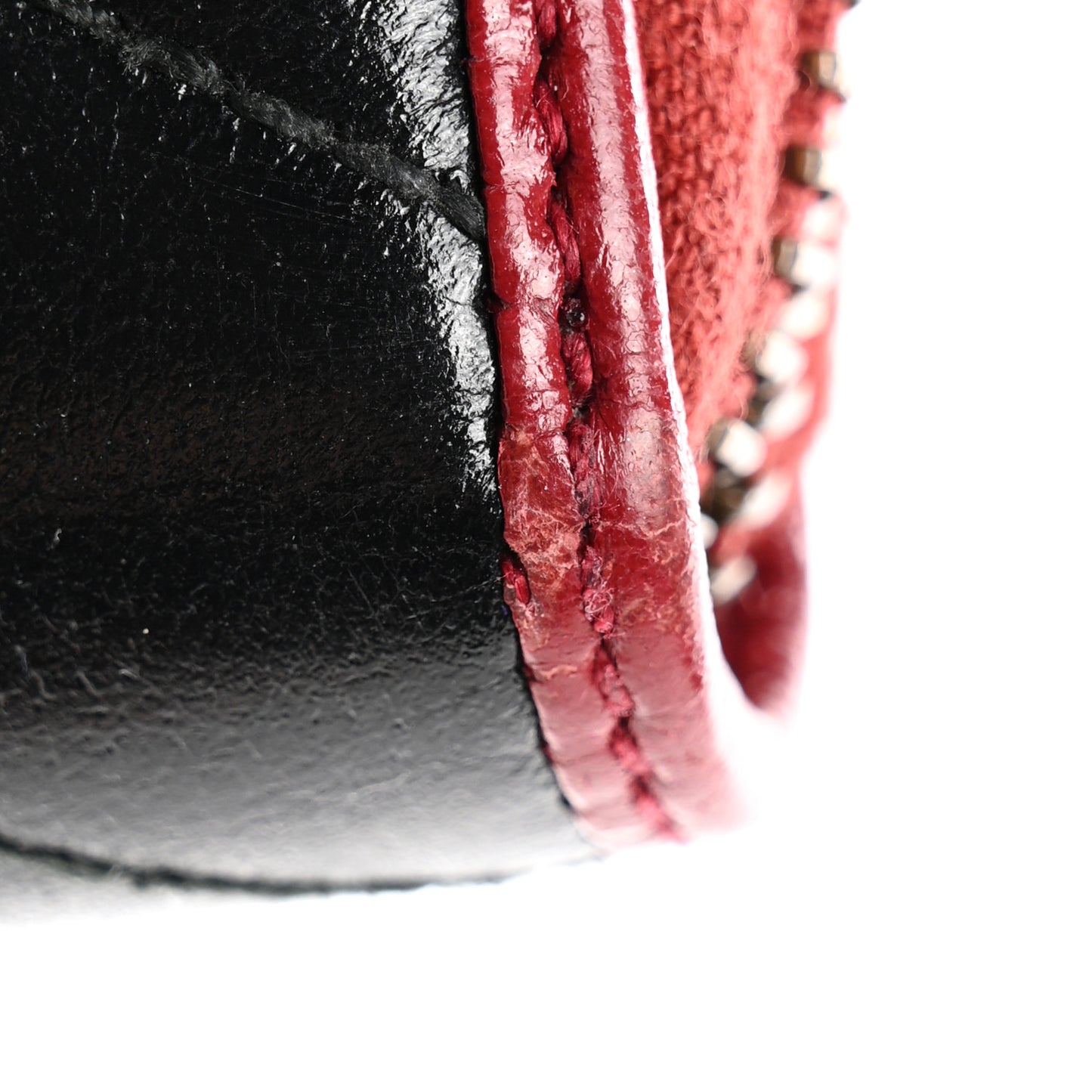 Vintage Effect Calfskin Matelasse Diagonal Torchon GG Marmont Zip Around Wallet Black Romantic Cherry