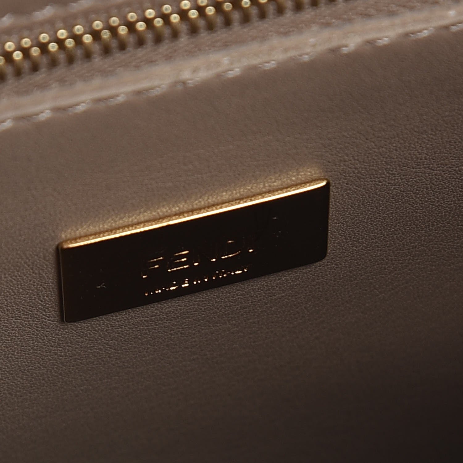 Fendi Vitello Tahiti Burro Medium Peekaboo Iconic Essentially Satchel Black Corda 6 of 7