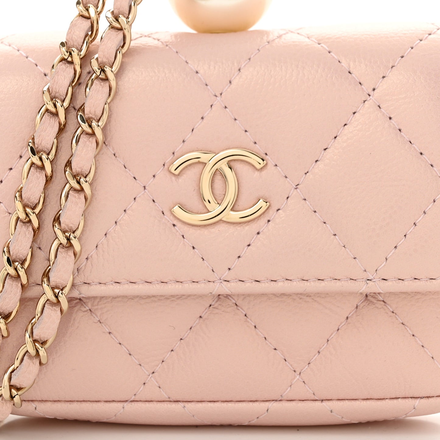 Iridescent Caviar Quilted Pearl On Top Coin Purse With Chain Light Pink