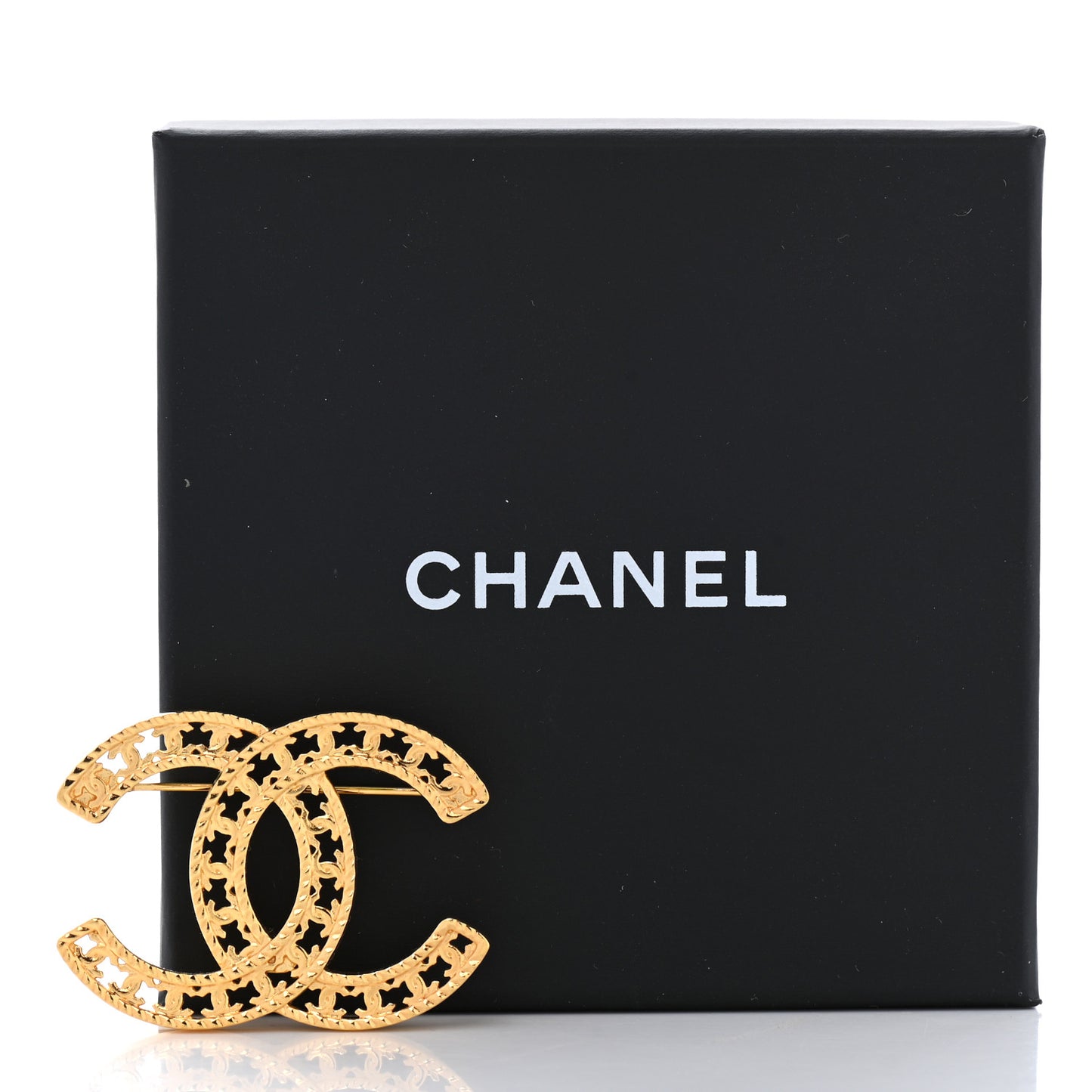 Metal CC Brooch Gold