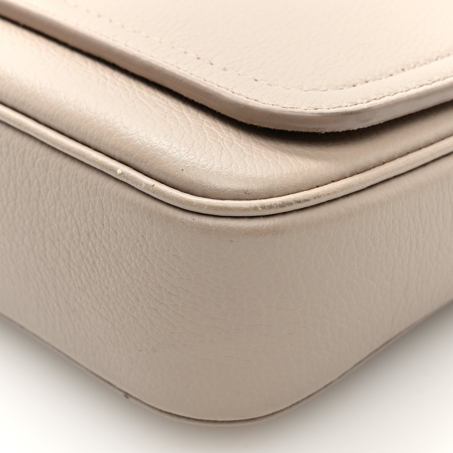 Grained Calfskin Lockme Chain East West Greige