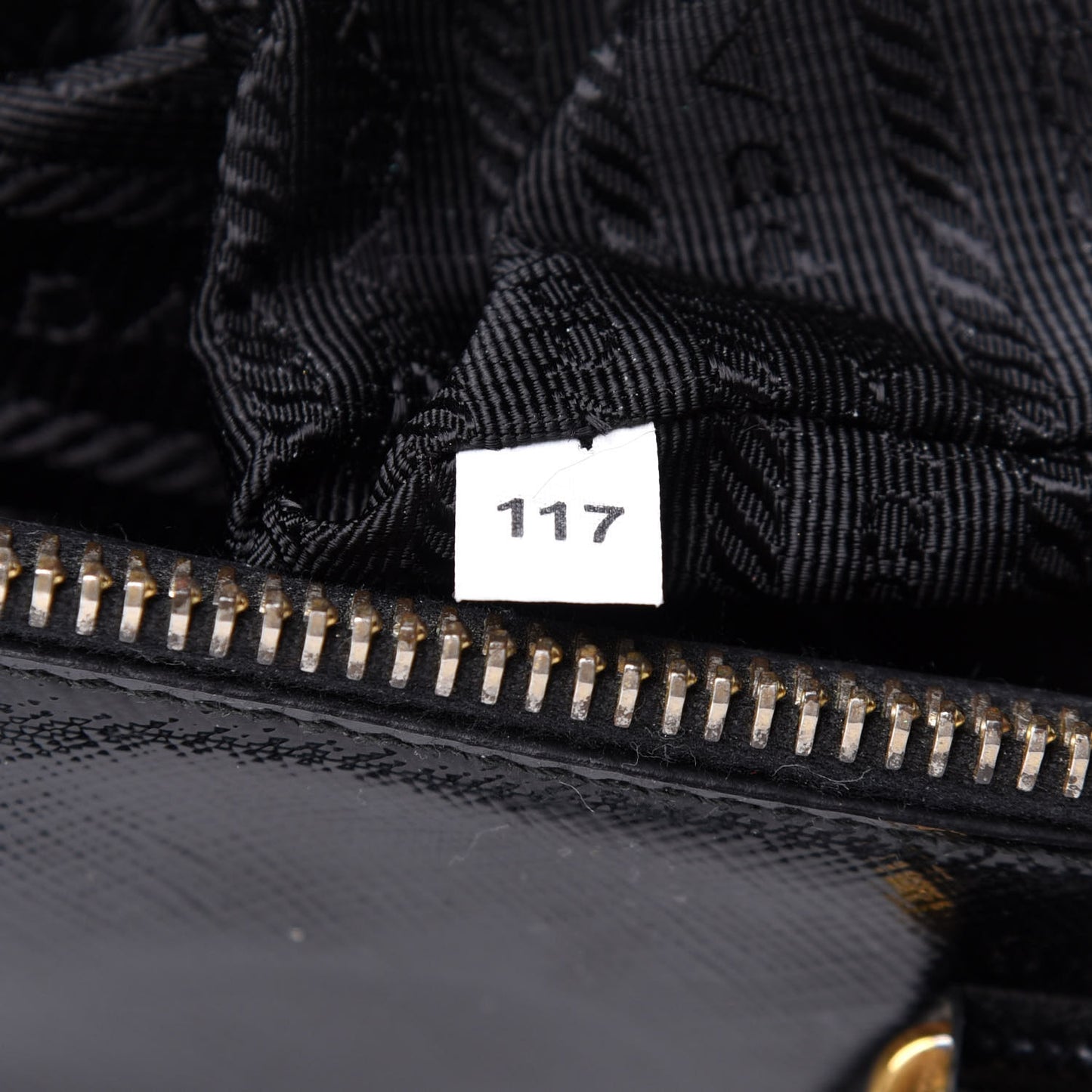 Saffiano Vernice Medium Galleria Double Zip Tote Black