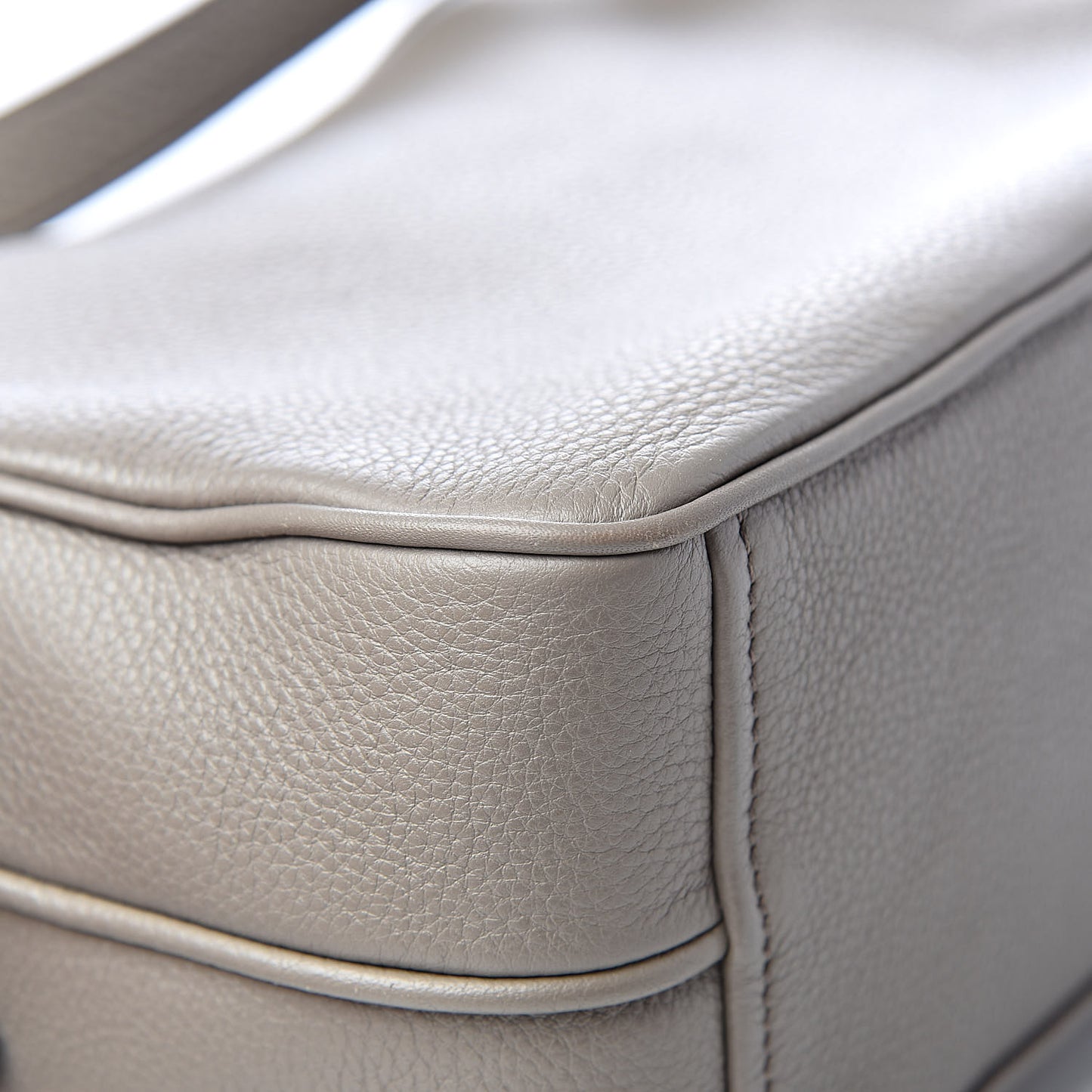 Vitello Phenix Camera Bag Argilla