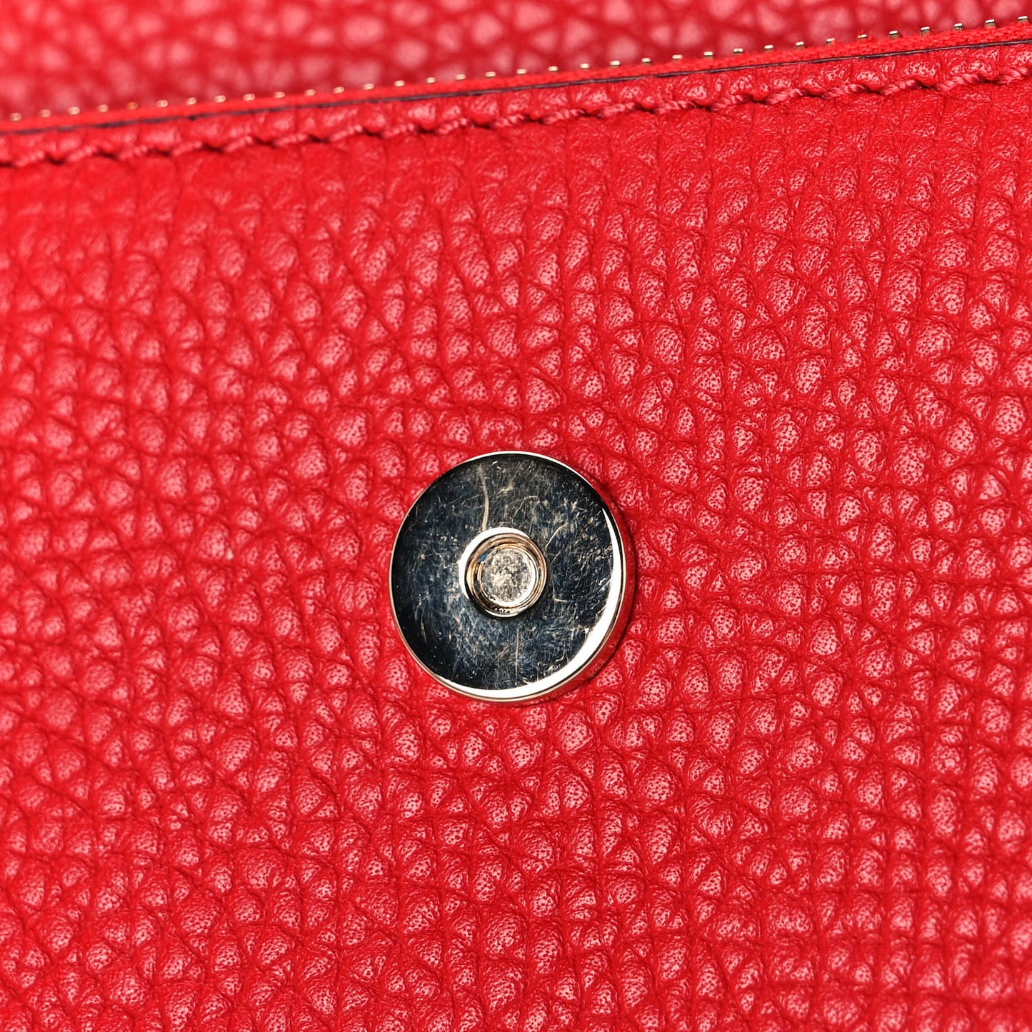 Pebbled Calfskin Rockstud Flap Wallet On Chain Rouge Pur