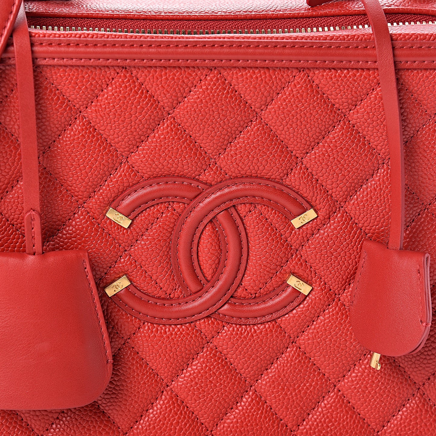 Caviar Quilted Large CC Filigree Vanity Case Red