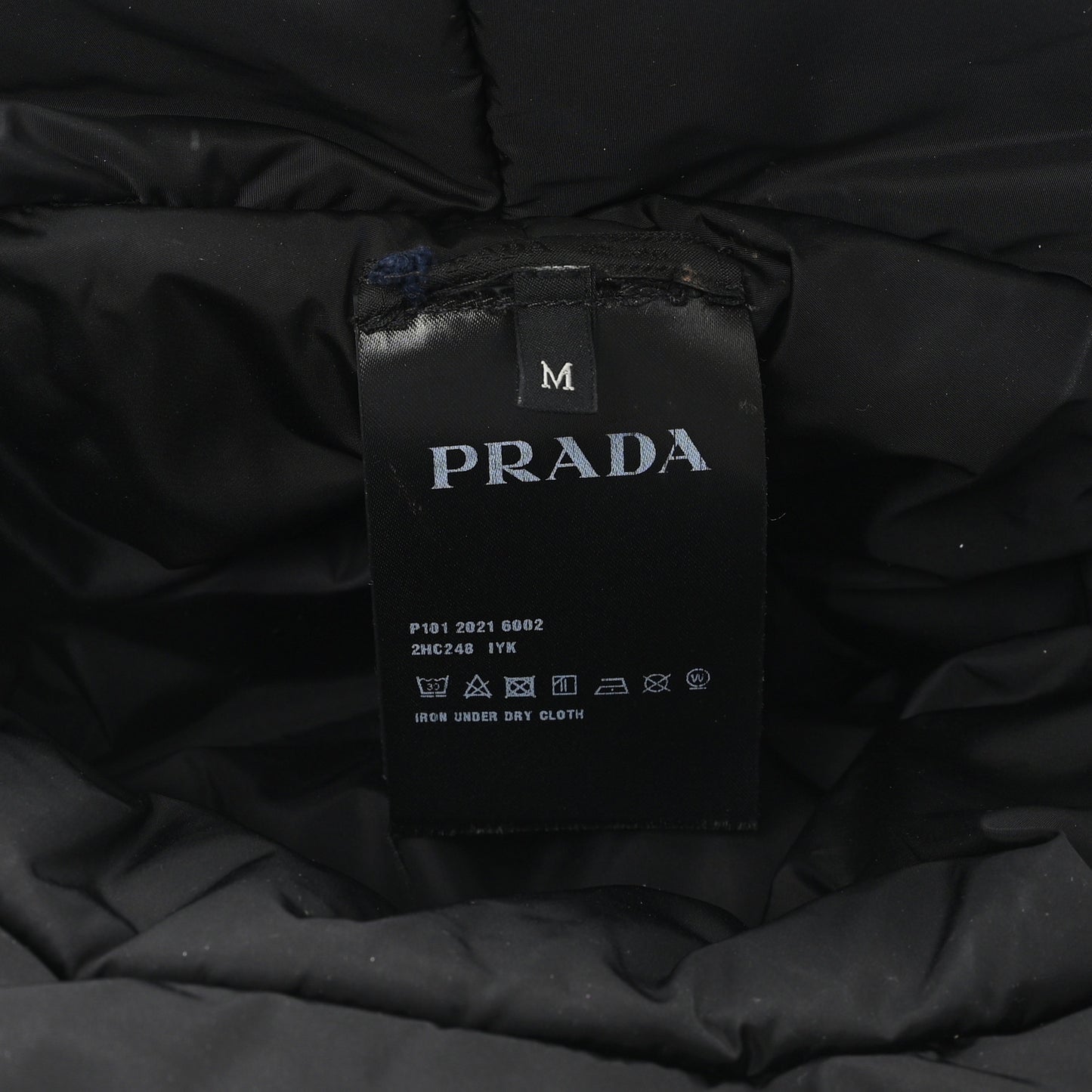 Re-Nylon Metal Triangle Logo Padded Bucket Hat M Black