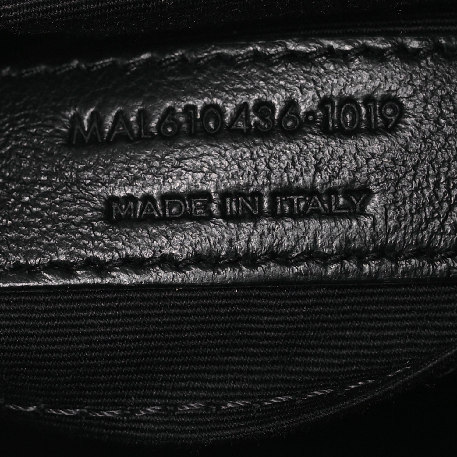 Saint Laurent Grain De Poudre Matelasse Chevron Quilted Round Vinyle Camera Bag Black 7 of 12