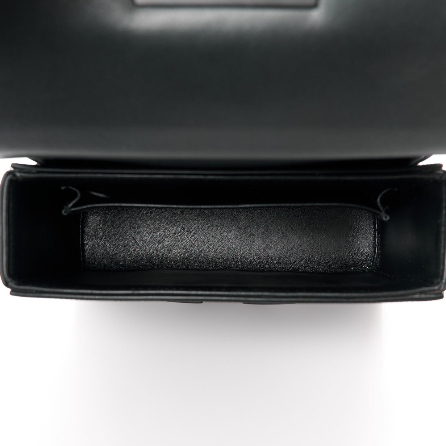 Ultra Matte Grained Calfskin 30 Montaigne Box Bag Black
