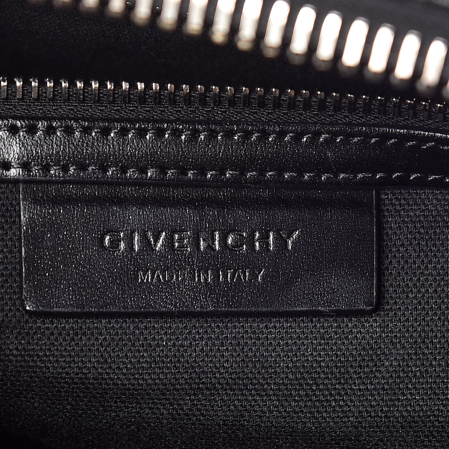 Shiny Lord Calfskin Medium Antigona Black