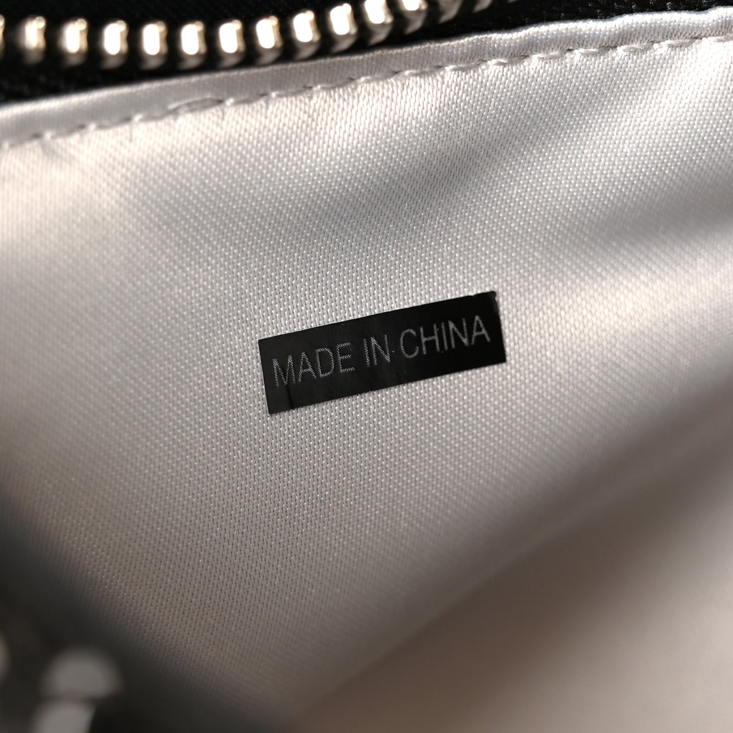 Satin Crystal Oui Oui Pouch Silver Jet Multicolor