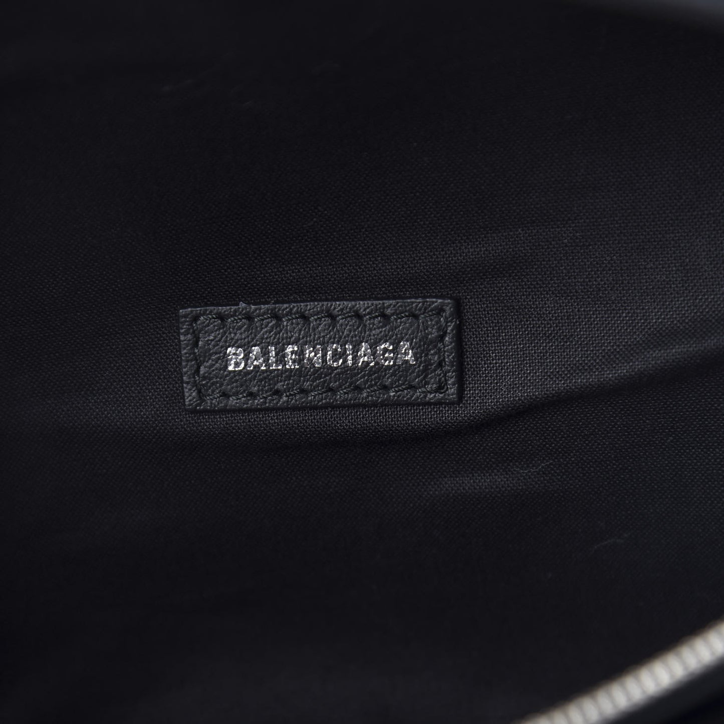 Smooth Calfskin Logo Everyday Beltpack XS Black White