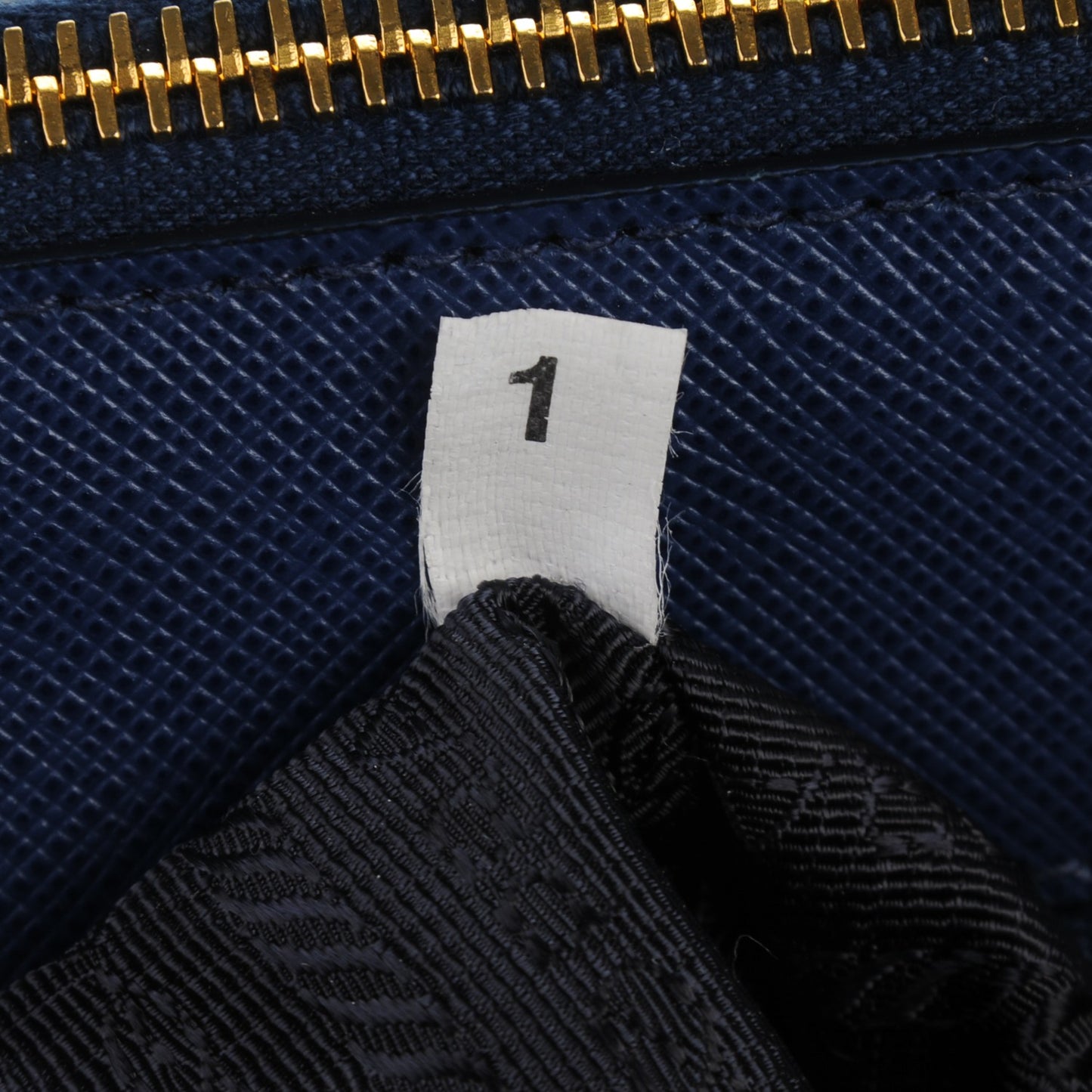 Saffiano Medium Galleria Double Zip Tote Bluette