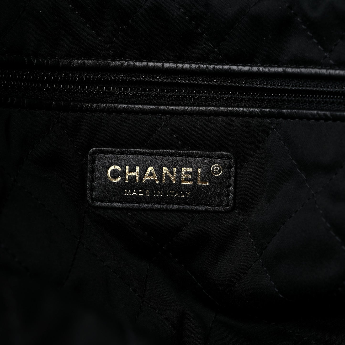 Shiny Calfskin Quilted Chanel 22 Black