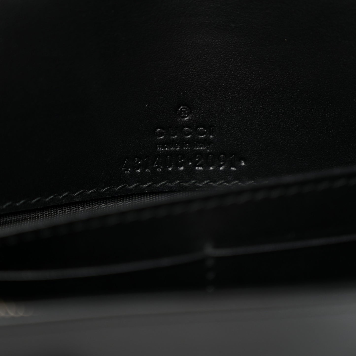 Guccissima Signature Bowy Chain Wallet Black