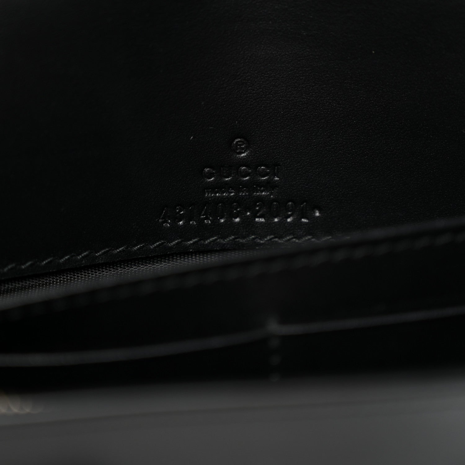 Gucci Guccissima Signature Bowy Chain Wallet Black 6 of 9