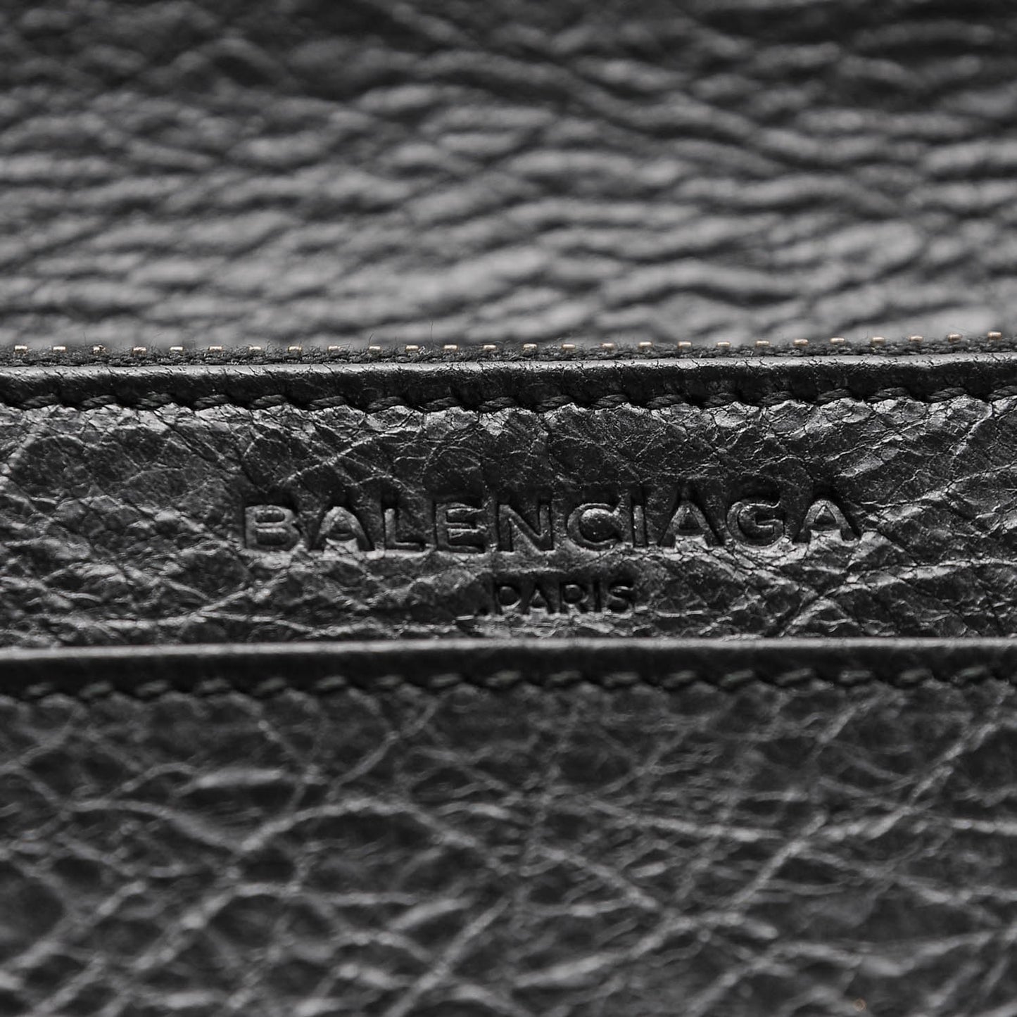 Agneau Giant Brass Wallet On Chain Black