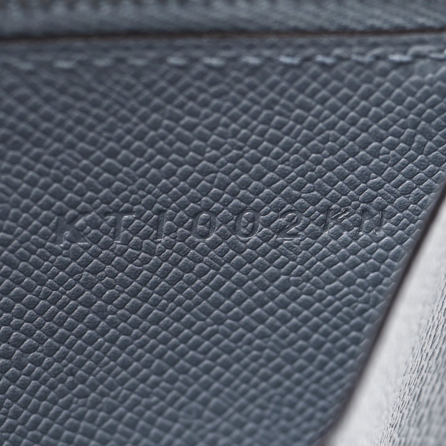 Epsom Bearn Gusset Wallet Gris Pantin