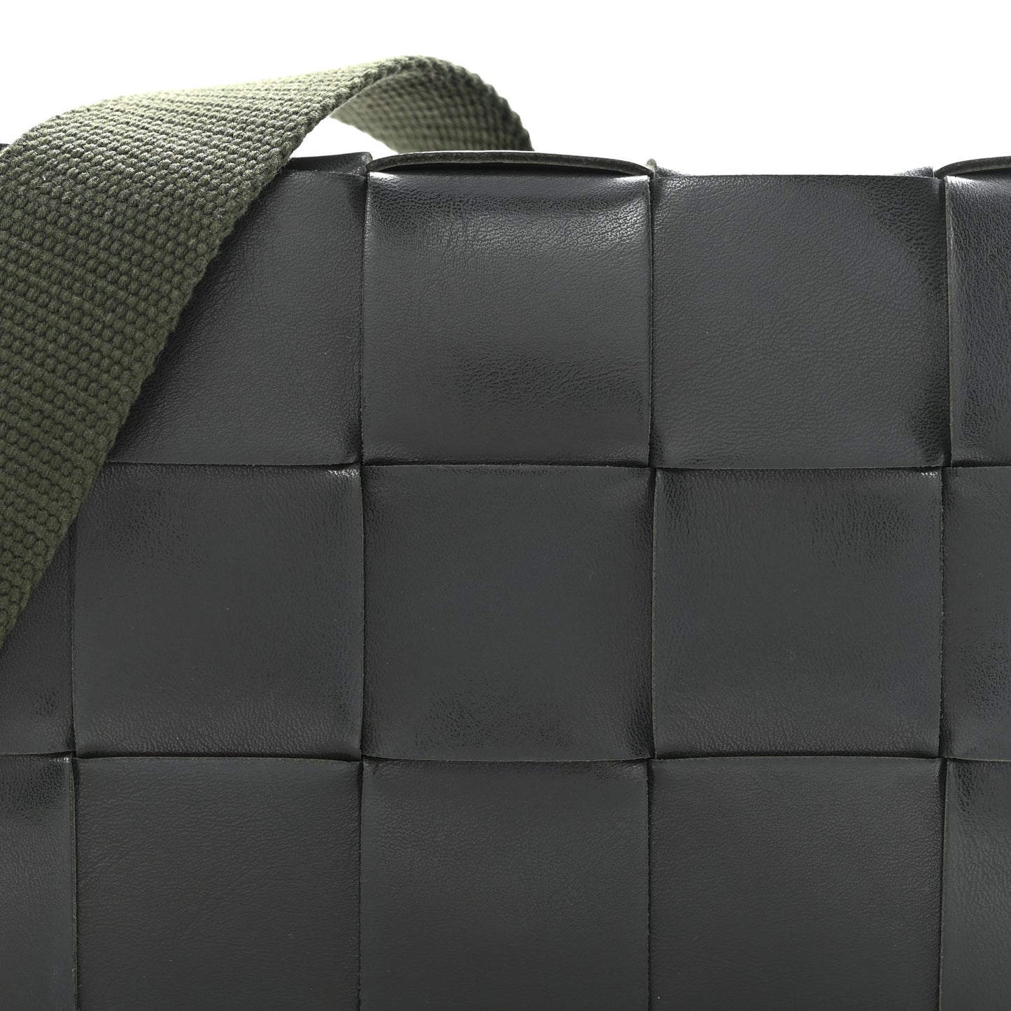 Calfskin Maxi Intreccio Cassette With Strap Bag Dark Green