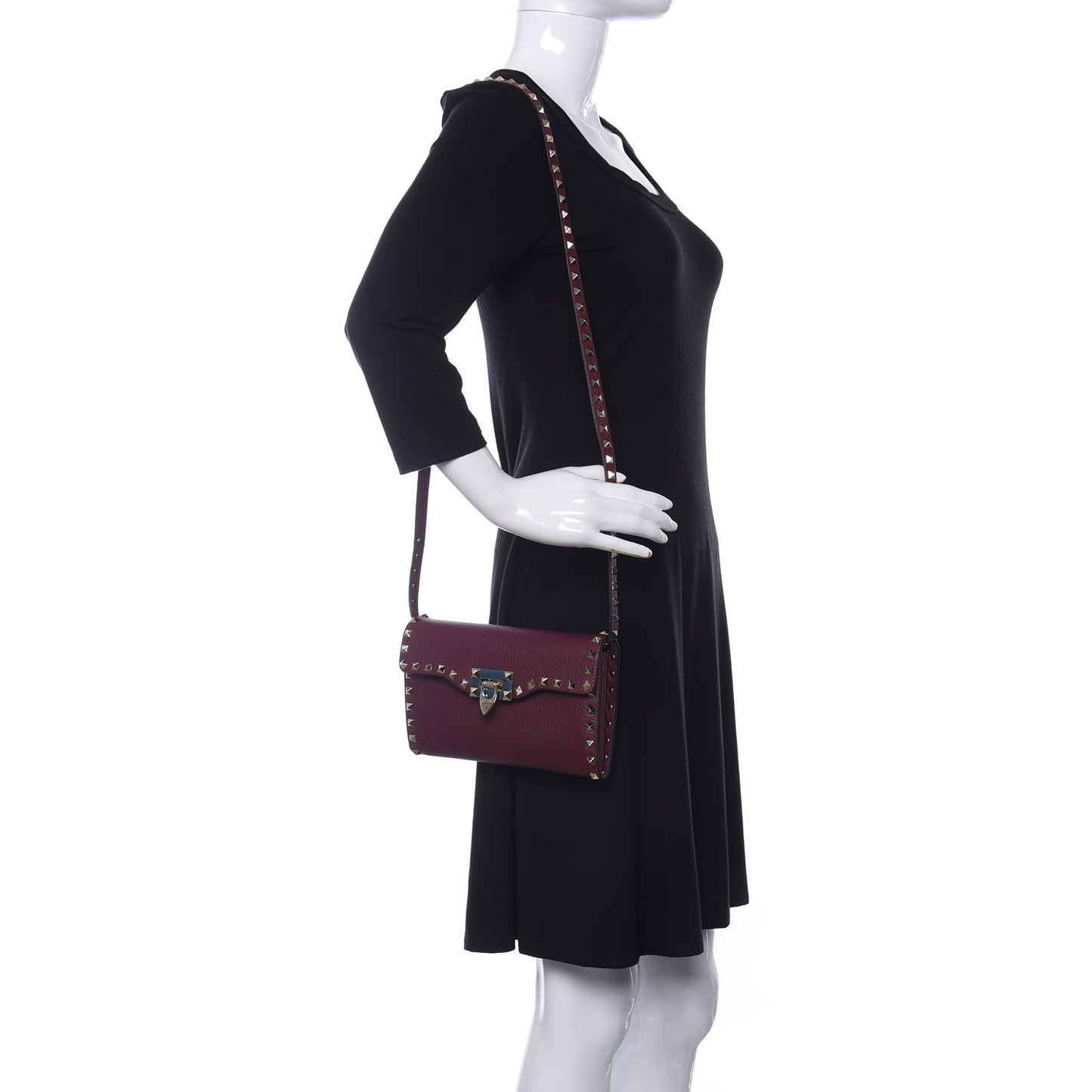 Pebbled Calfskin Medium Rockstud Flip Lock Crossbody Bag Vinaccia