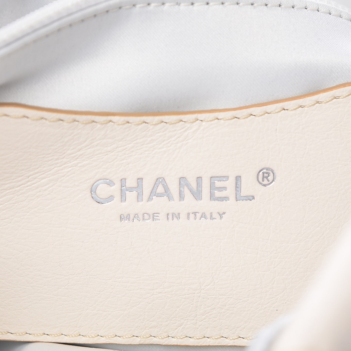 Glazed Calfskin XL On The Road Flap Ivory