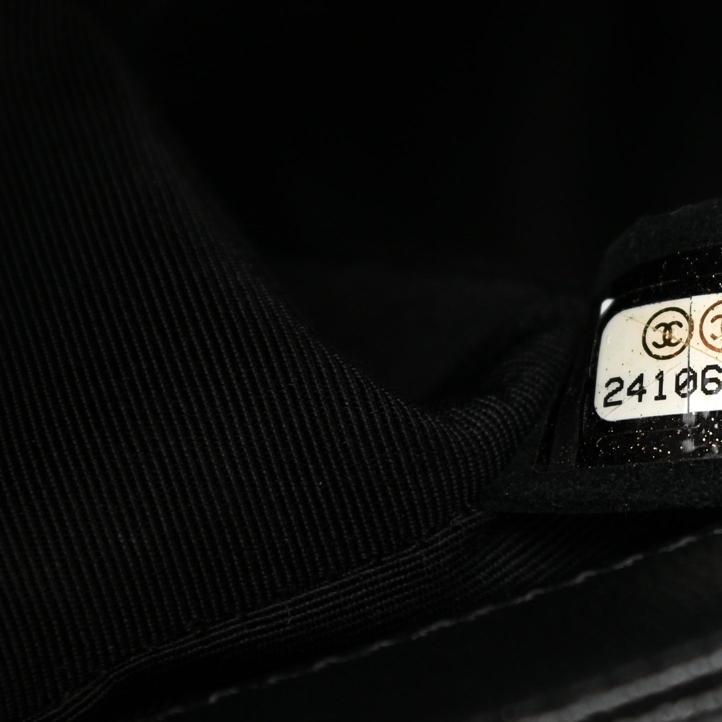 Caviar Quilted Medium Boy Flap So Black