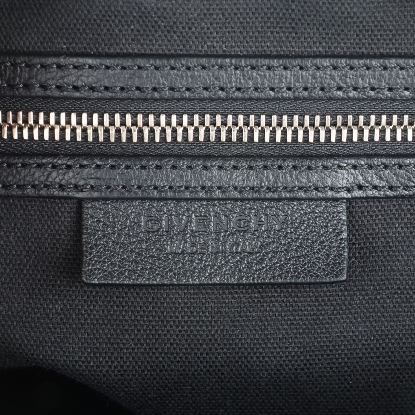 Sugar Goatskin Medium Antigona Black