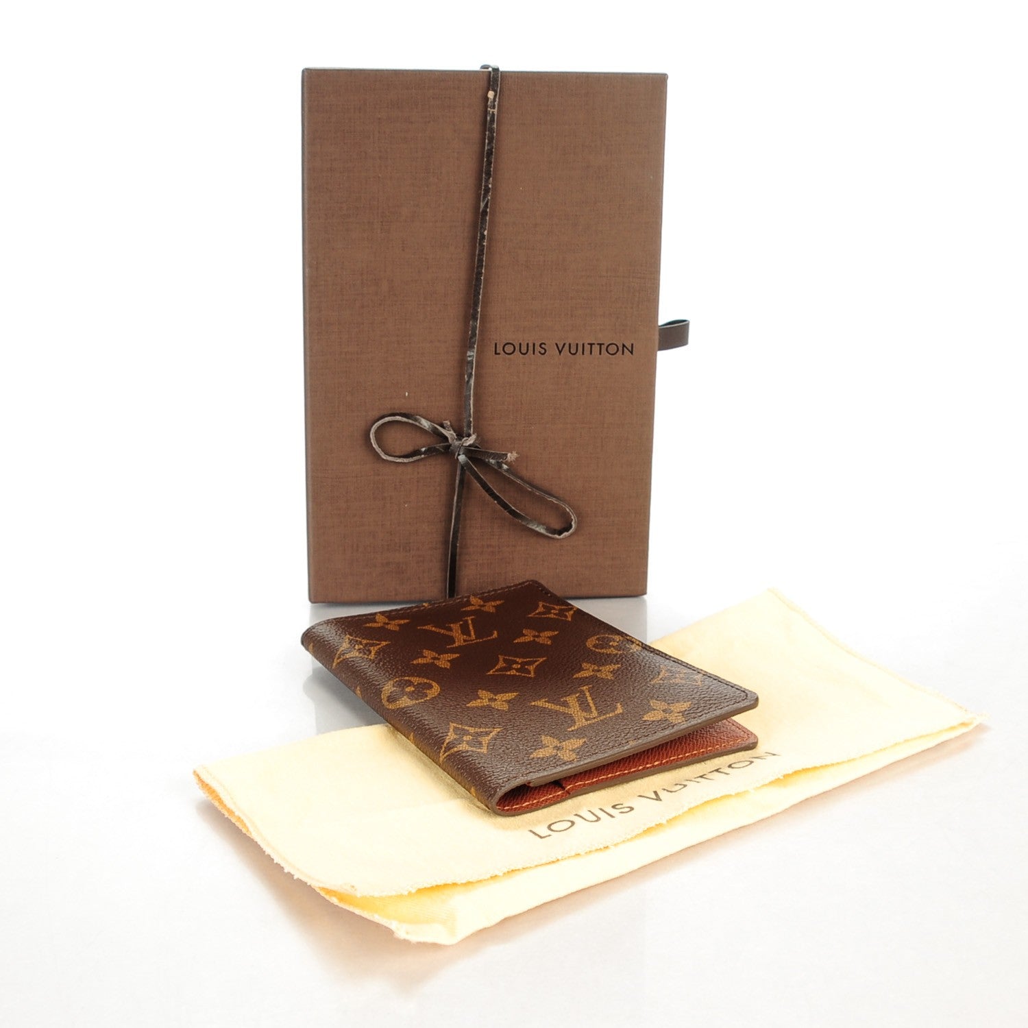 Louis Vuitton Monogram Passport Cover 4 of 7