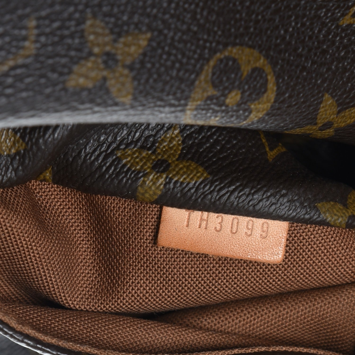 Louis Vuitton Monogram Totally MM 7 of 17