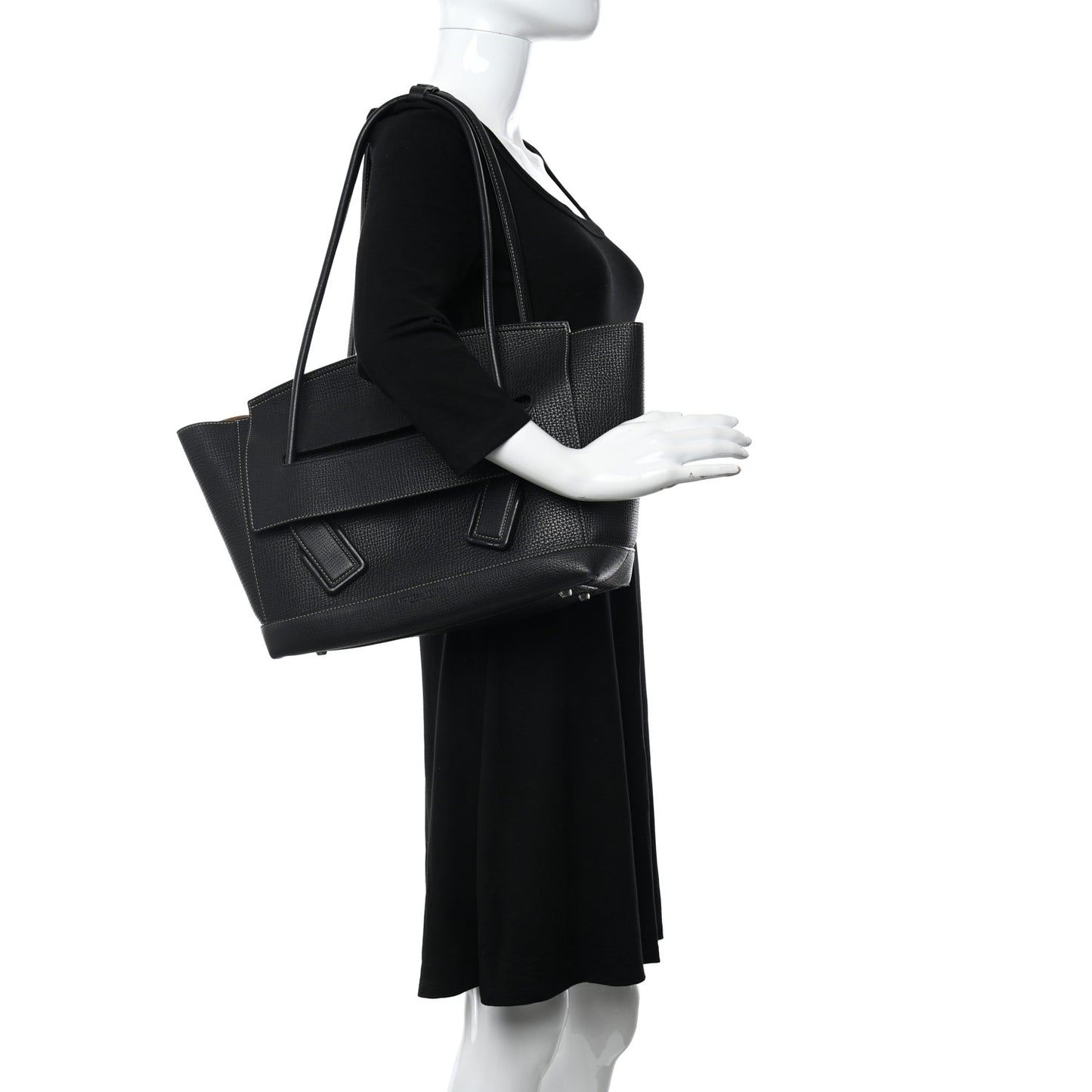 Grainy Calfskin Medium Arco Black