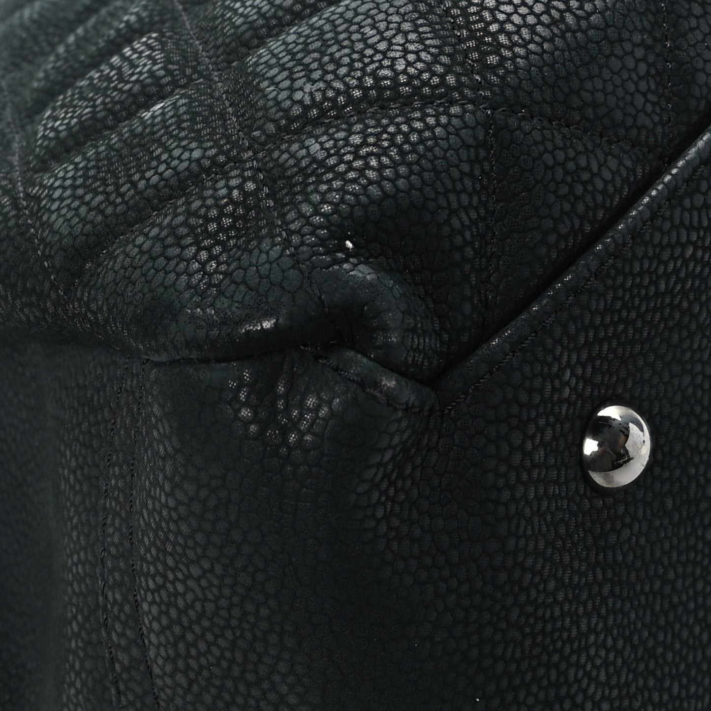 Iridescent Caviar Medium Lady Pearly Flap Black