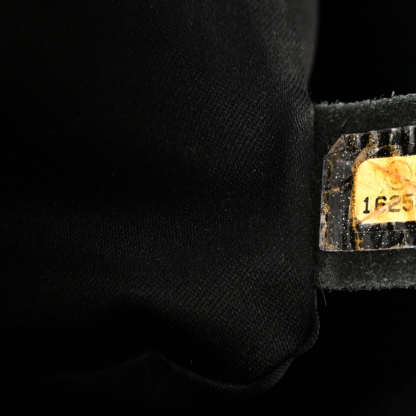 Calfskin Medium Clam's Pocket Flap Black