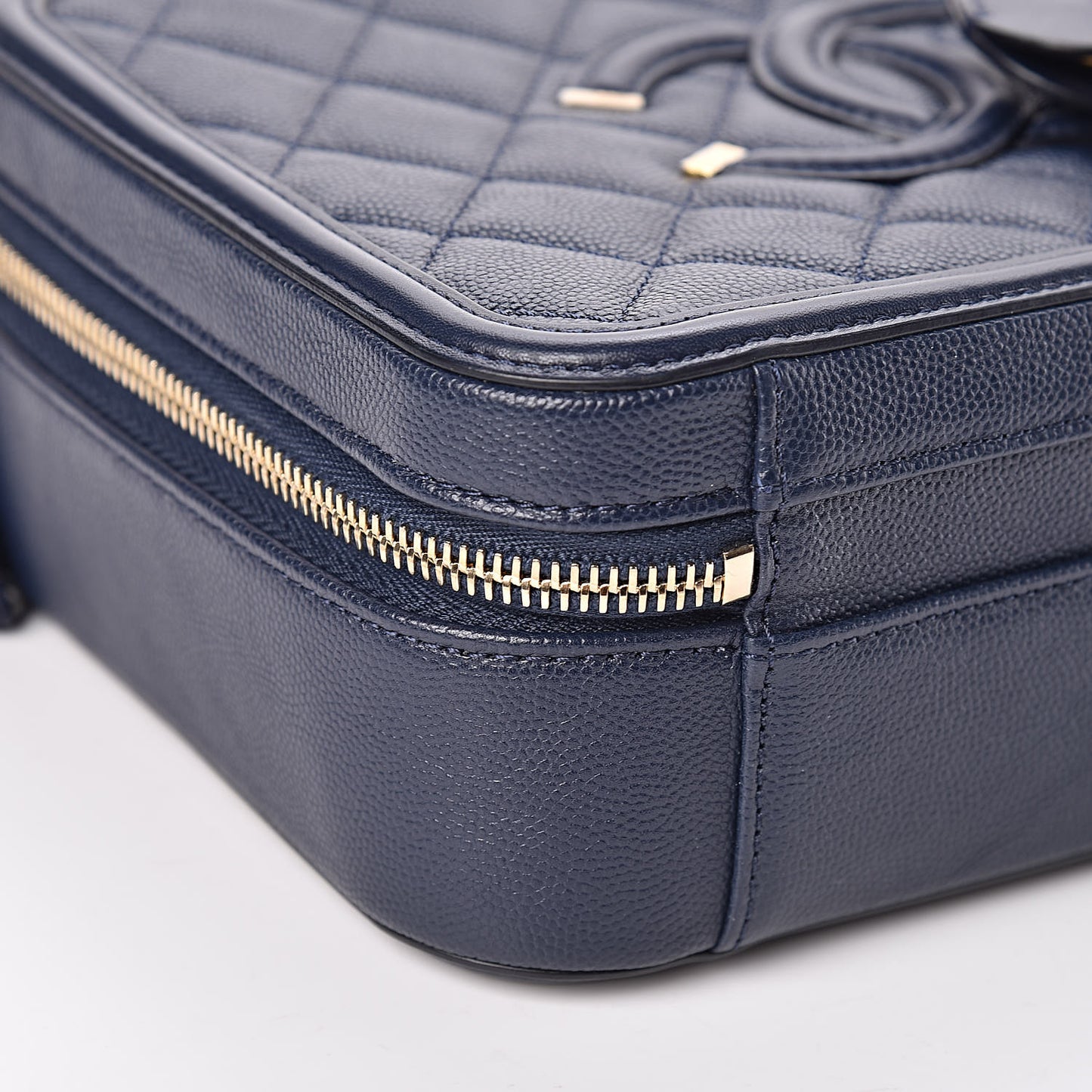 Caviar Quilted Medium CC Filigree Vanity Case Navy
