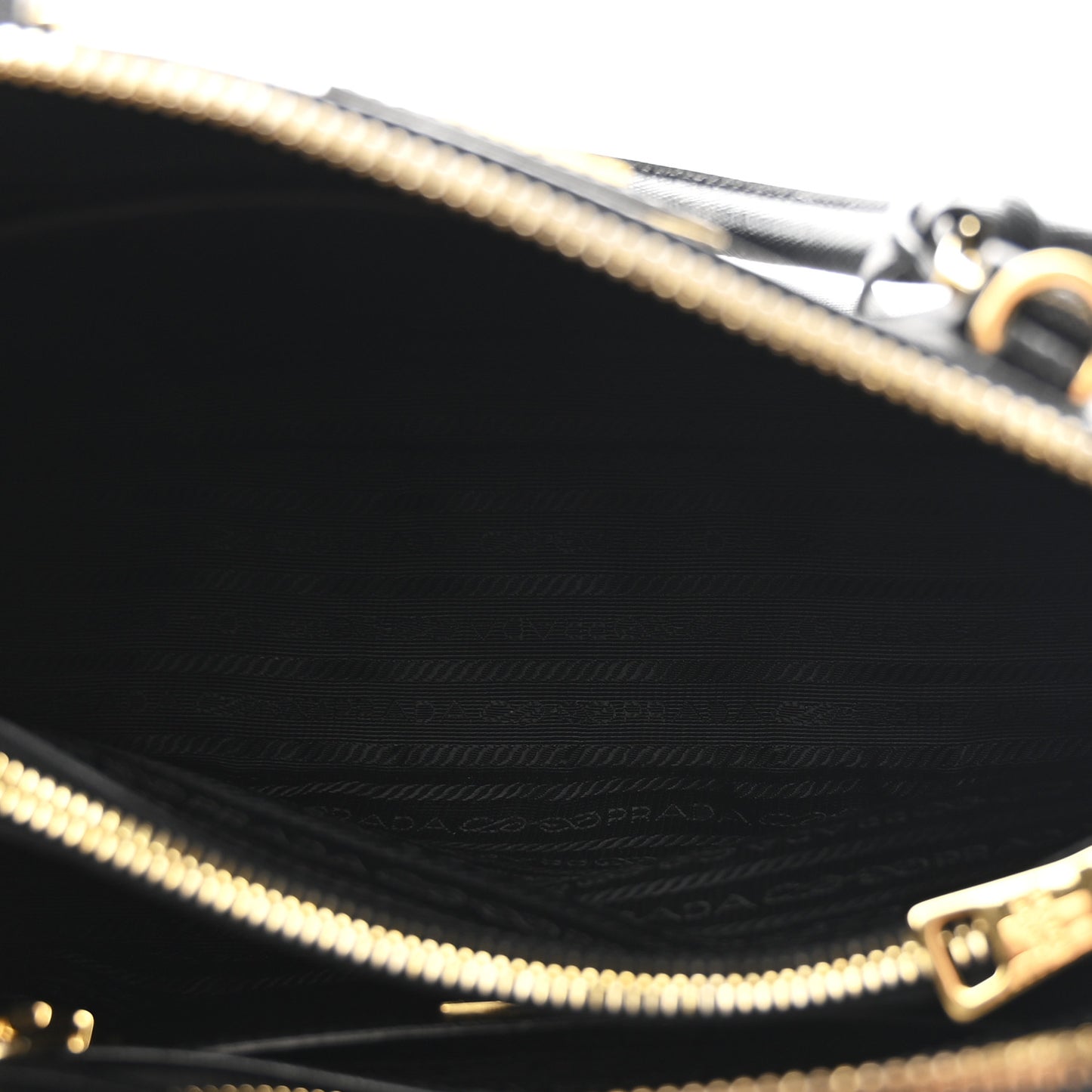 Saffiano Lux Medium Promenade Tote Black