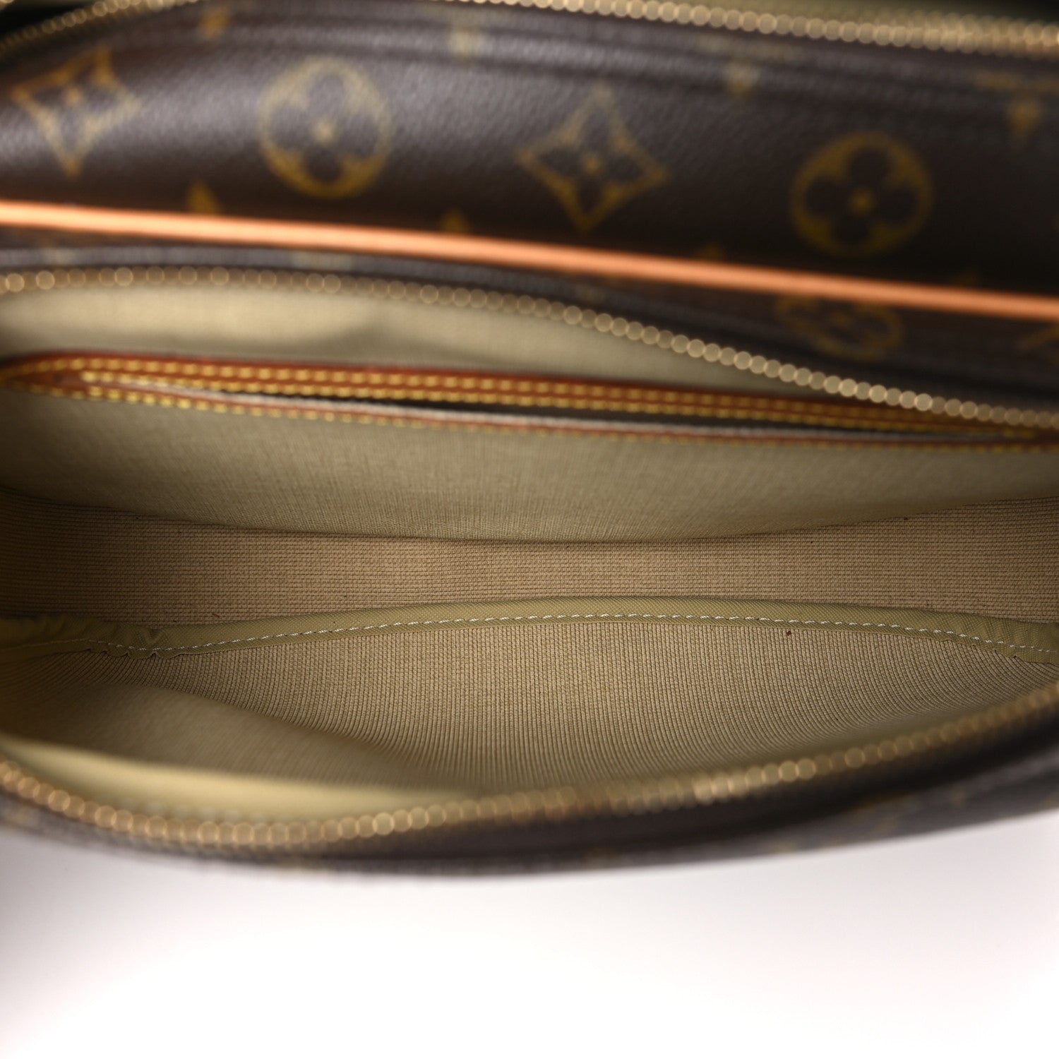 Louis Vuitton Monogram Reporter PM 6 of 9
