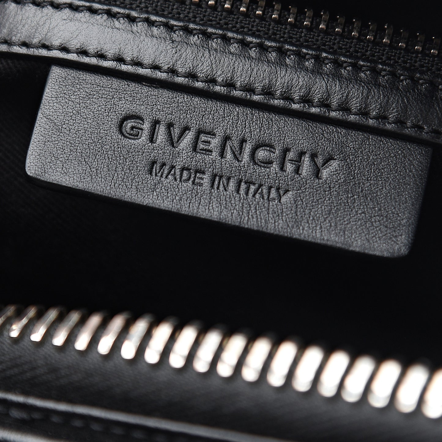 Shiny Lord Calfskin Small Antigona Black