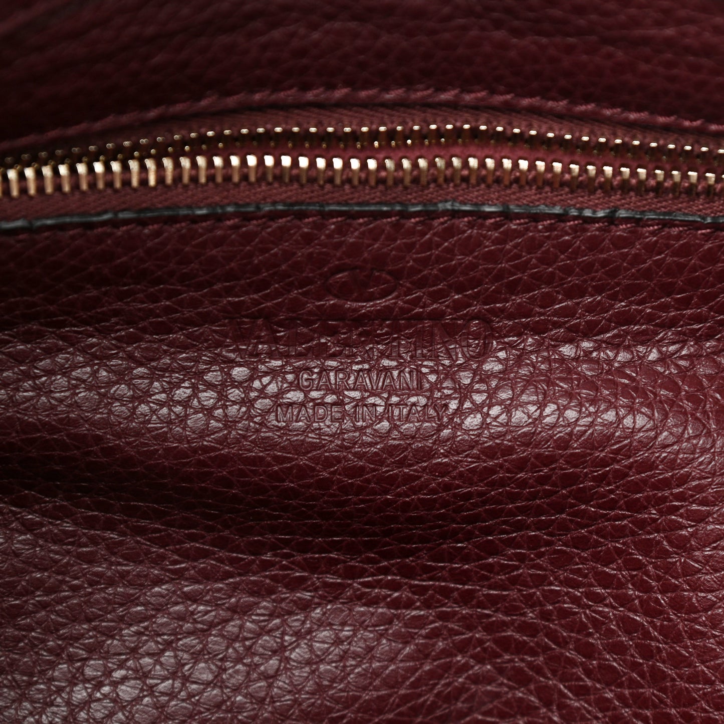 Pebbled Calfskin Large Rockstud Flip-Lock Messenger Bag Vinaccia