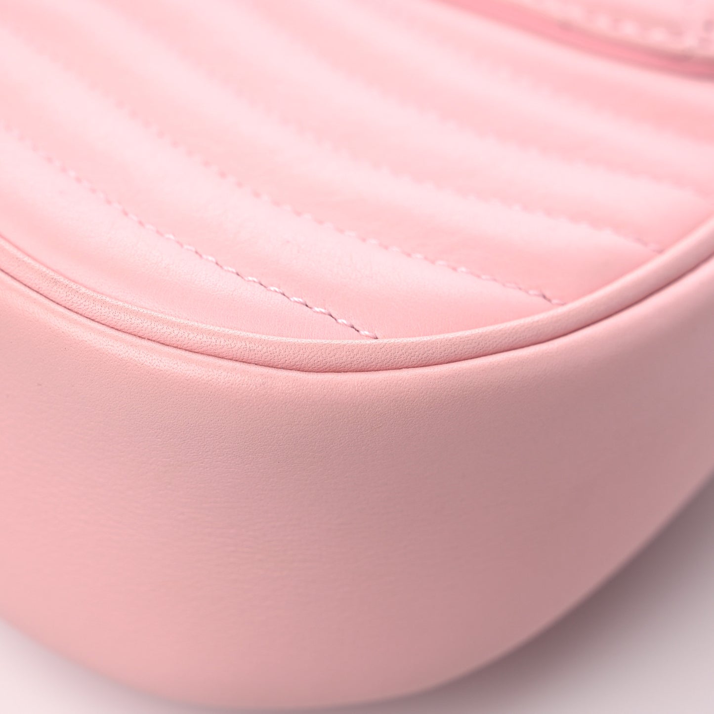 Calfskin New Wave Chain MM Smoothie Pink