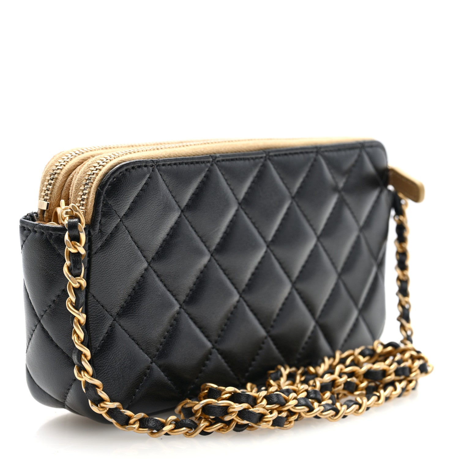 ✨CHANEL黒×ゴールド 艶やかキルティング iPhone13.14.15✨ Chanel Suede Shiny Lambskin Quilted Phone Holder With Chain Black