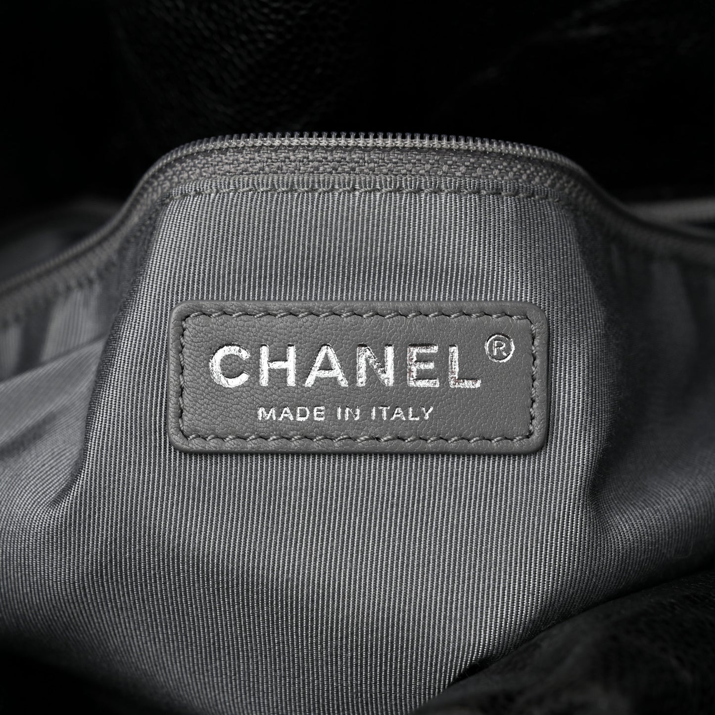 Distressed Glazed Caviar Quilted Large Elastic Tote Black