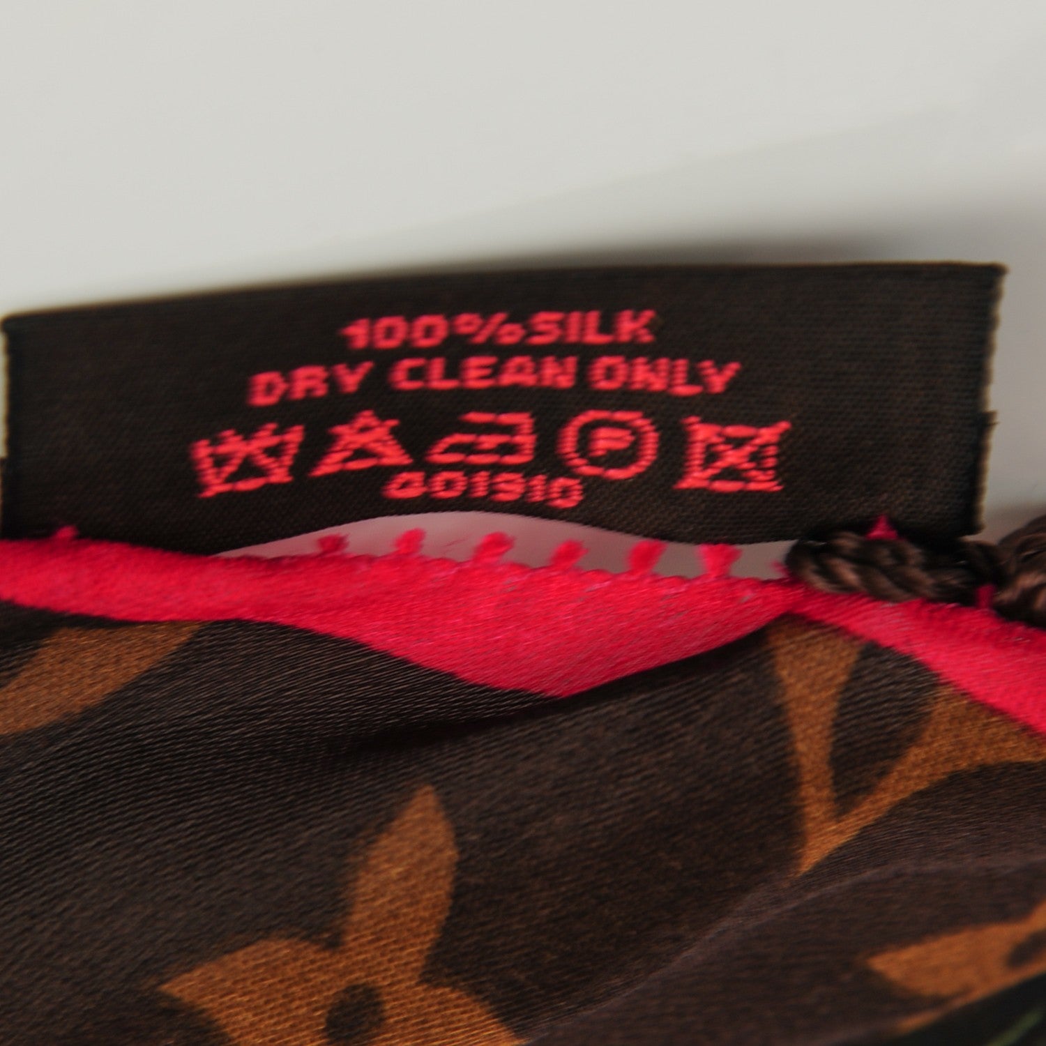 Louis Vuitton Silk Monogram Roses Scarf Marron 5 of 6