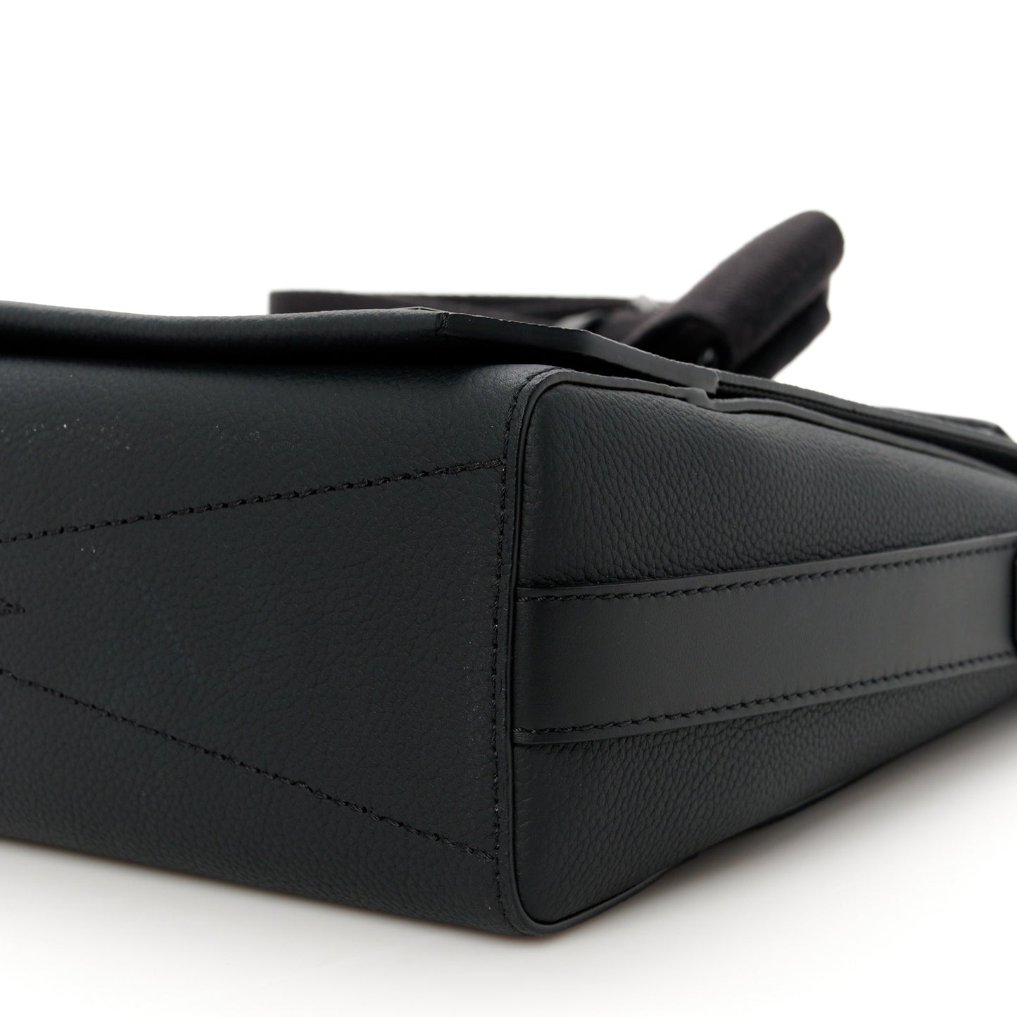 Calfskin Aerogram Messenger Black