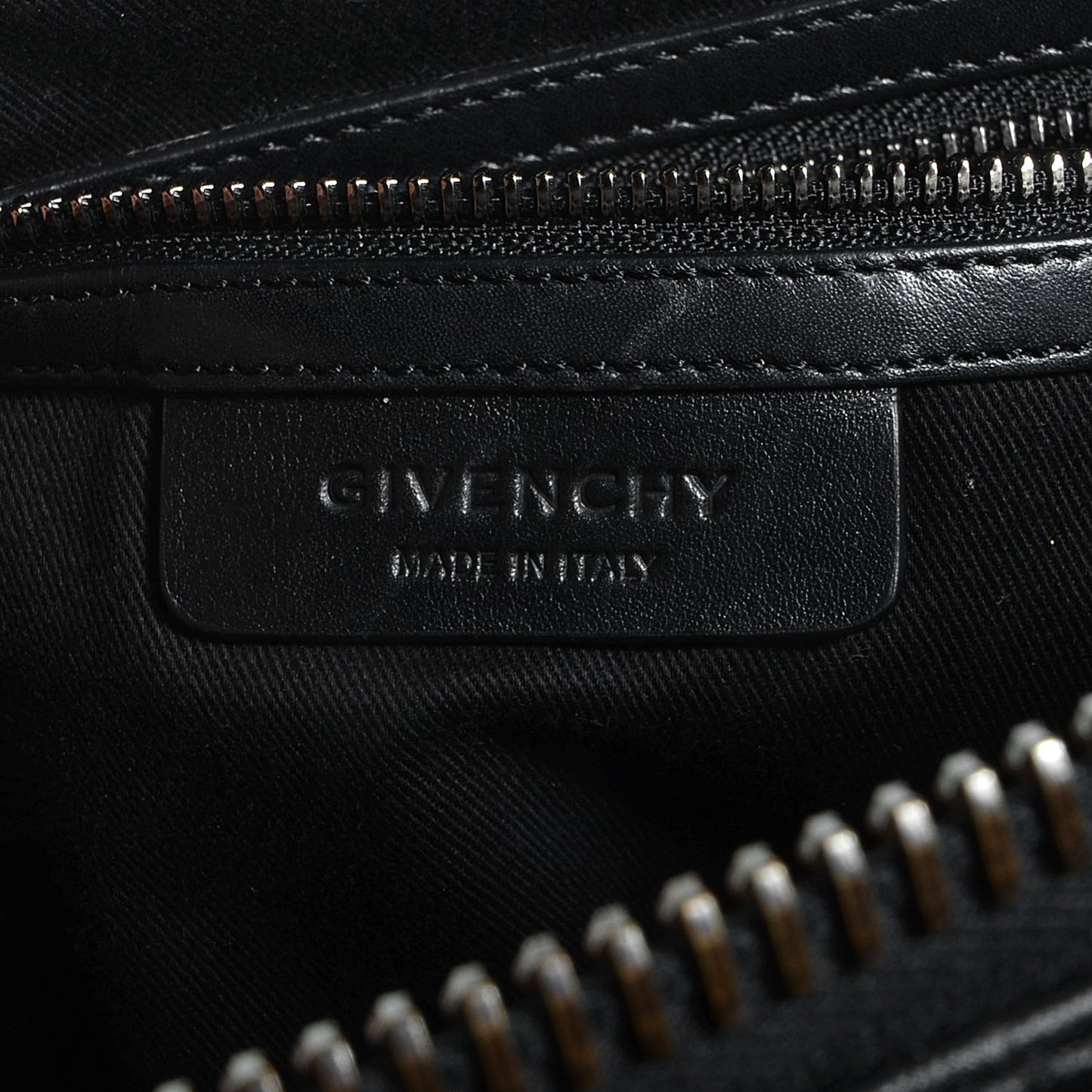 Calfskin Medium Studded Antigona Black