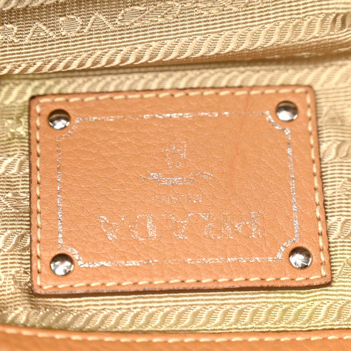 Vitello Daino Tote Sesamo
