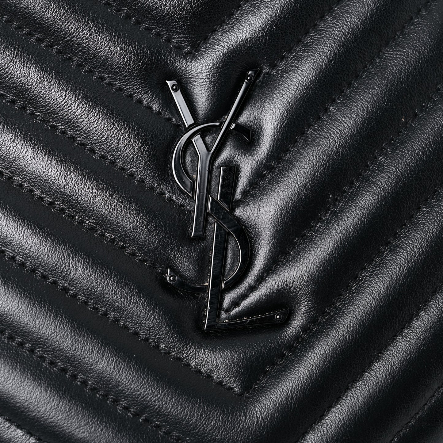 Calfskin Matelasse Chevron Round Vinyle Camera Bag Black