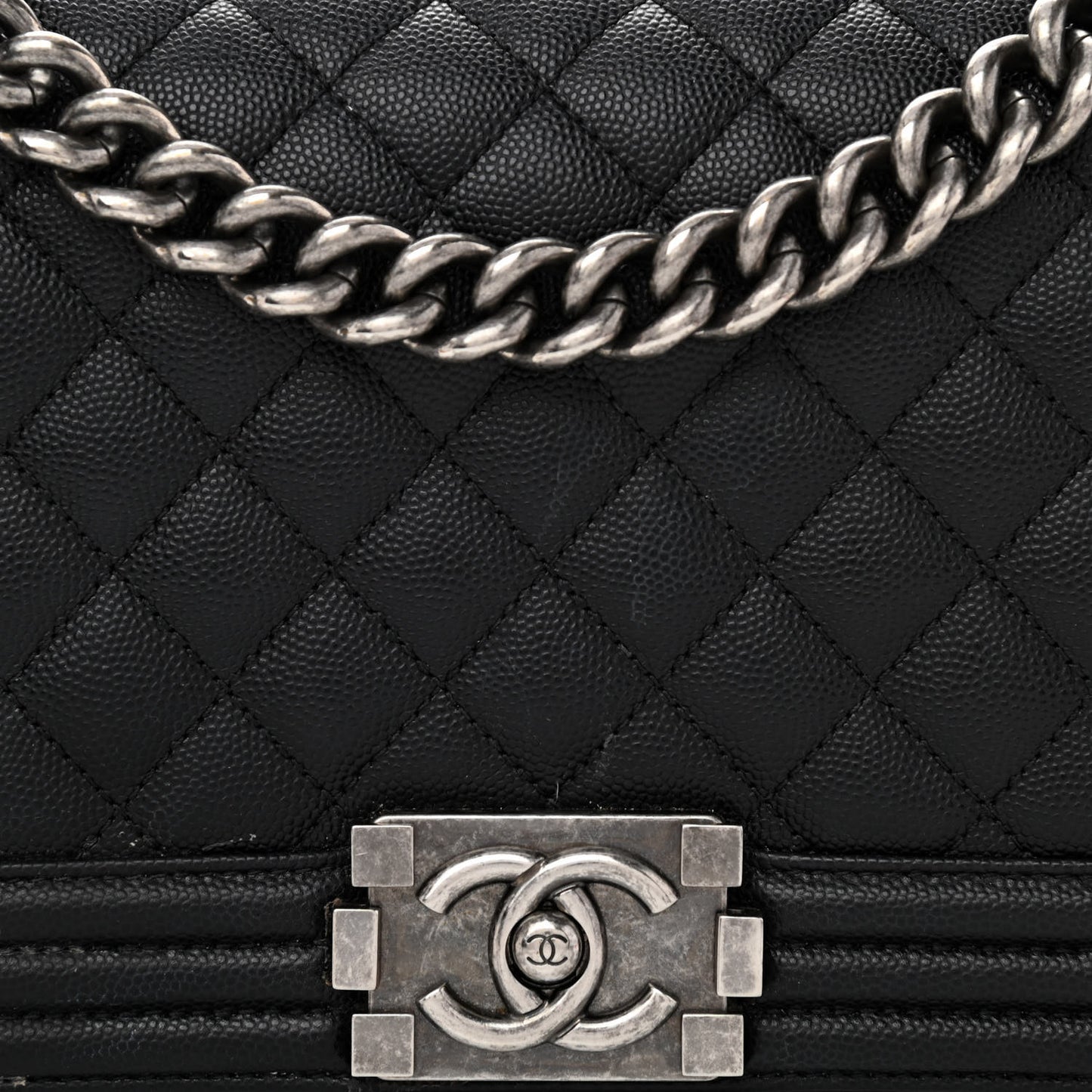 Caviar Quilted Medium Boy Flap Black